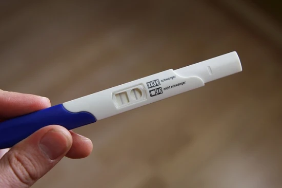 Kiedy wykonać pierwszy test ciążowy? Sprawdź!