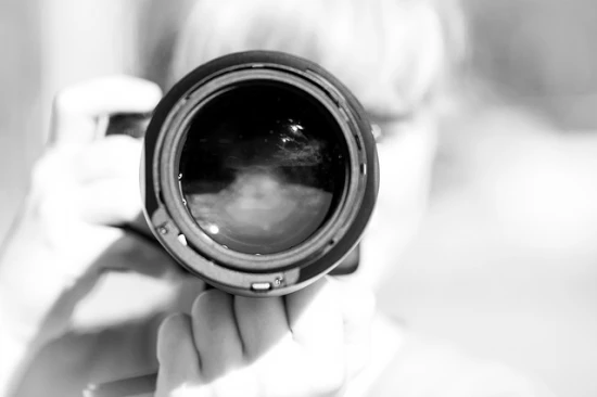 Błędy przez które źle wychodzisz na zdjęciach: Jak unikać fotograficznych pomyłek