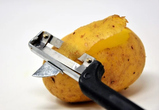 Odkrywaj kuchnię zero waste: Jak wykorzystać resztki warzyw i owoców?
